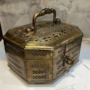 Antique-Style Brass Decorative Jewelry Box with Handle.Pan daan.